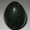Нефритовое яйцо черного цвета